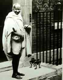 Gandhi em Londres, onde debateu a independência no Parlamento